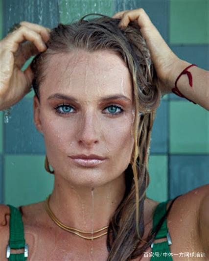 时的锋芒毕 时的锋芒毕