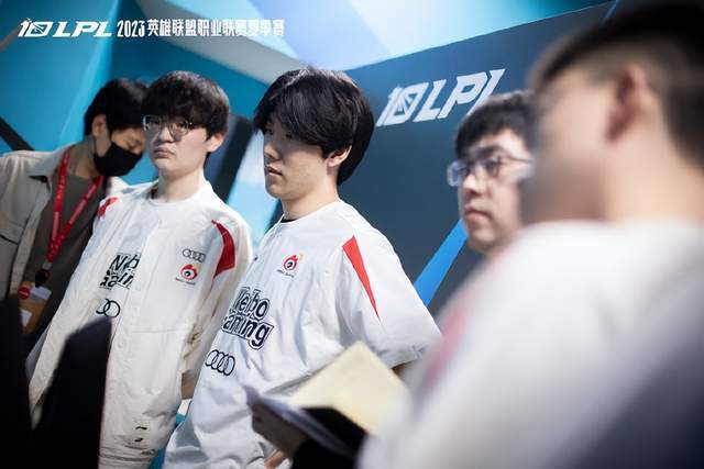 对管理层 对管理层