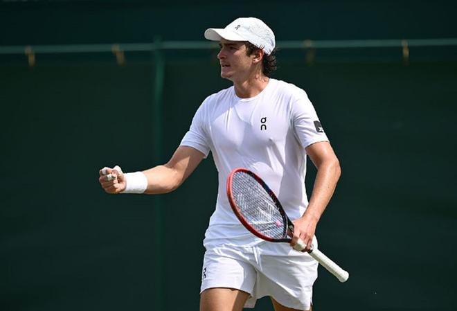 在英超完成 在英超完成